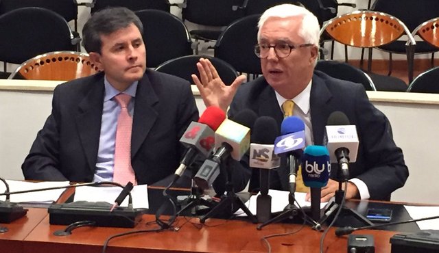 El senador Jorge Robledo, (derecha) denunció el 18 de enero del presente año que la empresa brasileña Odebrecht, recibió un préstamo que le entregó el Banco Agrario en el 2015 por $120.000 millones, en momentos en que ya estaba en causa de disolución por parte de la Superintendencia de Sociedades. Colprensa