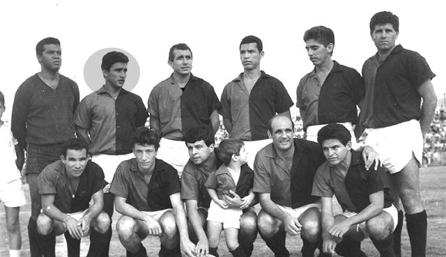 Una de las formaciones del cuadro motilón de 1967 en las que estuvo el desaparecido Juan Díaz reunió a los siguientes jugadores: de pies y de izquierda a derecha, Alejandro Sinisterra, Juan Díaz, Omar Ayala, Jaime Illidge, Víctor Pignanelli y Cleto Castillo. Hincados, en el mismo orden, Gilberto Ramírez, Walter Sosa, Liborio Ruilopez, Julio Brucessi y Elías Rincón. Archivo