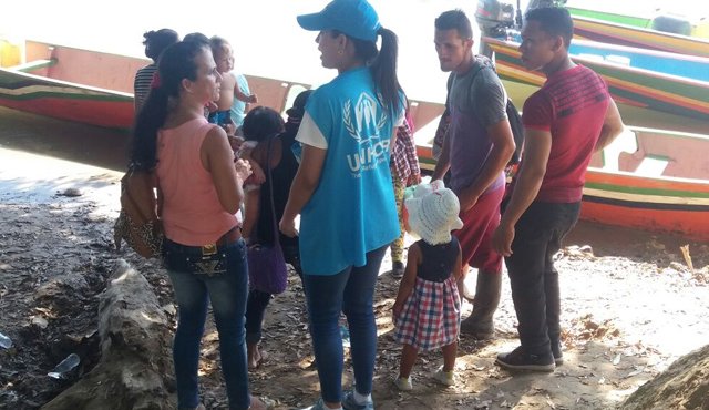Los colombianos denuncian que el escuadrón que los intimida pretende ocupar las zonas desalojadas por la guerrilla izquierdista de las Fuerzas Armadas Revolucionarias de Colombia (Farc), como parte de su proceso de desarme, según un comunicado de Acnur. Twitter