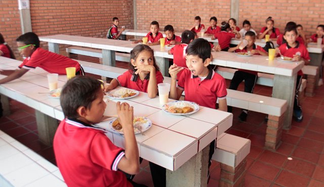 Un mes después de haber comenzado las clases, se adjudicó el Programa de Alimentación Escolar para Cúcuta. Archivo La Opinión