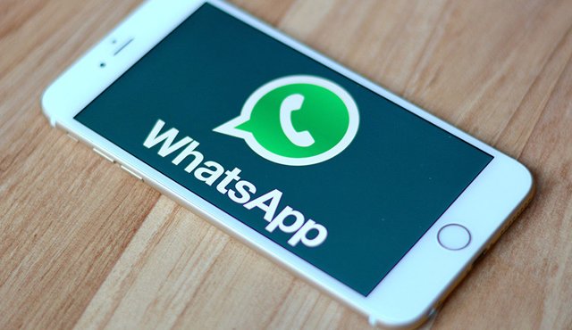 WhatsApp estaría tratando de incluir en sus versiones de prueba funciones similares a "Stories" de Instagram. Archivo