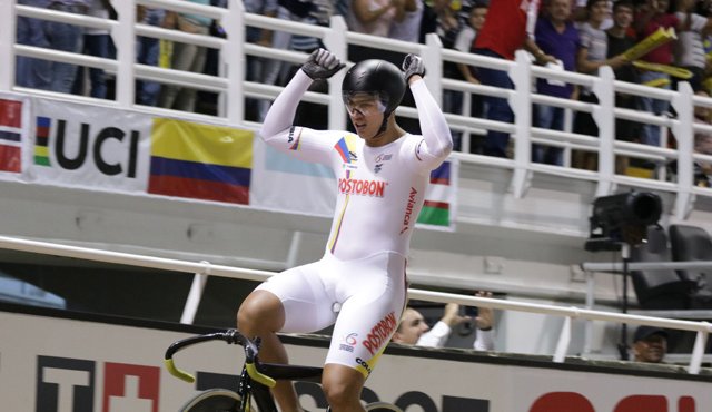 El ciclista caldense Fabián Puerta le dio una tremenda alegría este sábado a Colombia, tras ganar oro en la Copa Mundo de Pista de Cali, donde se impuso como el mejor en la prueba del Keirin. Colprensa