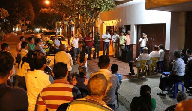 Al consejo comunitario de seguridad asistieron los secretarios de Gobierno y Seguridad Ciudadana, Óscar Gerardino y Mauricio Franco, policías del Cai del Parque Mercedes Ábrego y vecinos. Cortesía