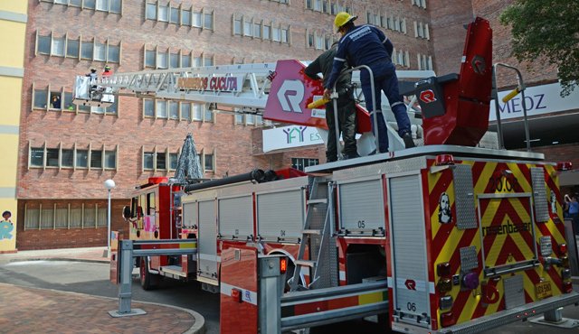 Por el solo camión escalera que se compró con aportes de varias entidades en Estados Unidos, bomberos pagó más de 19 millones de pesos. Archivo