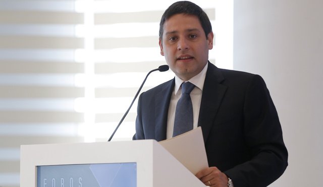El presidente del senado, Mauricio Lizcano, asegura que los recursos para el viaje fueron propios y no del Estado. Colprensa