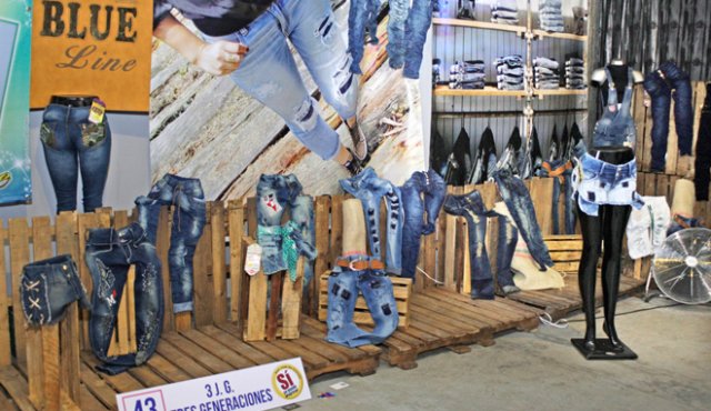 Las ferias regionales y nacionales han permitido a los empresarios del sector textil ser más competitivos. Archivo La Opinión
