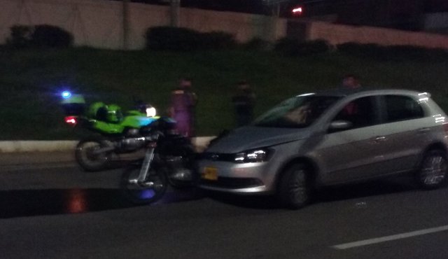 Dos personas venían en aparente estado de embriaguez. Twitter