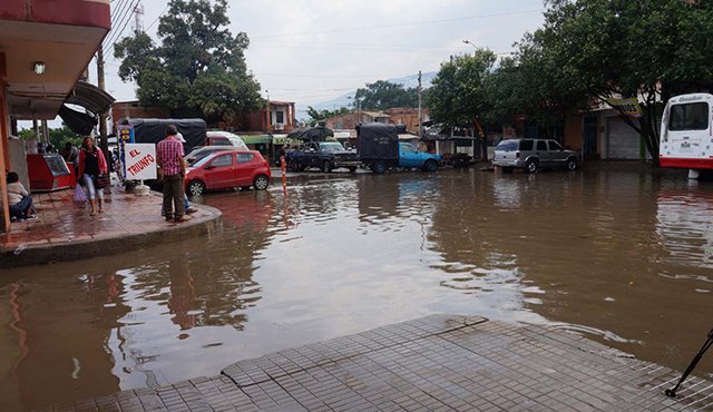 Así lucen las calles de la parada cada vez que llueve. Angélica Rojas