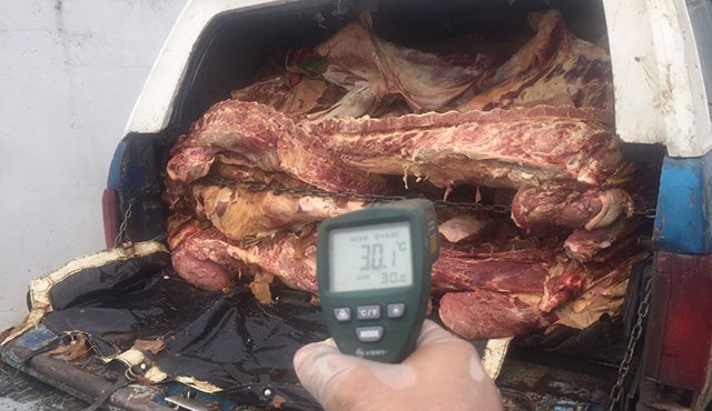 La Policía interceptó una caravana de vehículos en los que eran transportados los 10 mil kilos de carne insalubre. Cortesía