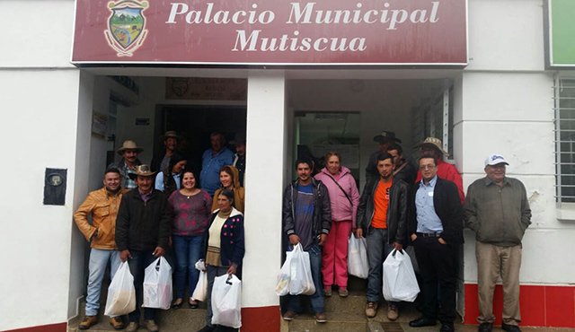 En Mutiscua se entregó a 20 productores la certificación en buenas prácticas agrícolas. La meta es certificar en los próximos años a 450 fincas. Cortesía