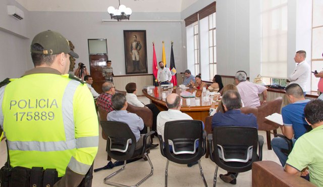 En esta oportunidad, la medida de restricción vehicular, salvo las busetas de servicio de transporte público, se hará efectiva a taxis, carros particulares (incluidos los de placas venezolana) y motocicletas. Mario Caicedo