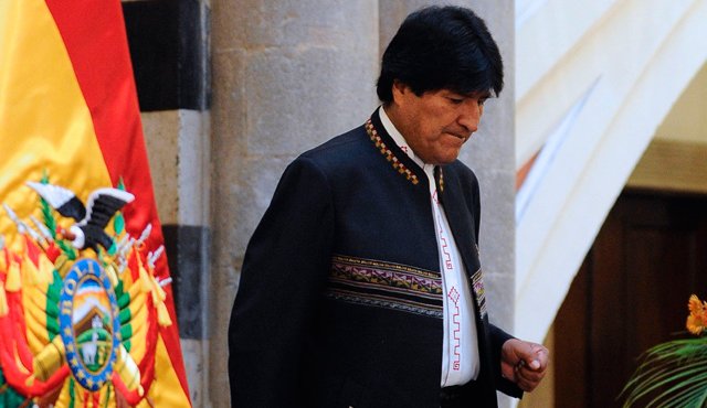 El presidente boliviano criticó varias veces en el pasado los resultados de la lucha antidrogas y reducción de coca en Colombia y Perú, con quienes comparte casi la totalidad de la producción del plantío, materia prima para fabricar cocaína. AFP