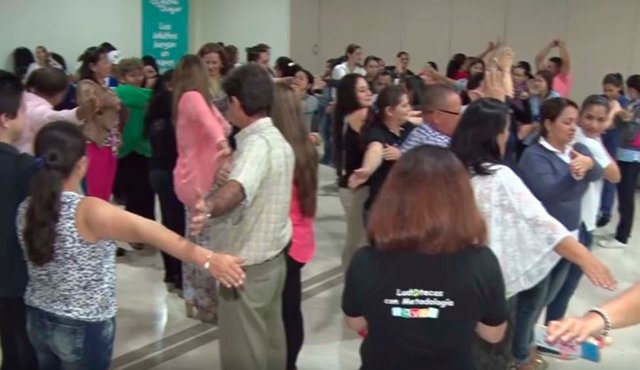 Padres de familia, cuidadores y profesores, participaron del la presentación de la Brújula 2017 en el Hotel Casablanca, aquí también hubo un espacio para el juego. Cortesía