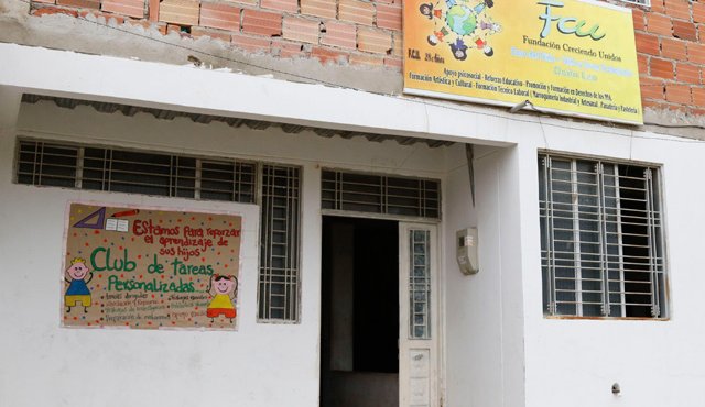 Los niños de las comunas 7 y 8 son atendidos de lunes a viernes en la sede de la Fundación Creciendo Unidos Casa Doña Leo. Allí reciben atención educativa y sicosocial. Mario Franco