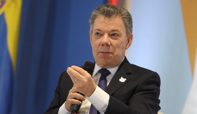 Los rebeldes señalados de delitos políticos o conexos serán amnistiados, desde que no estén acusados de delitos graves contra los derechos humanos, como secuestro, tortura, desplazamiento forzado, violencia sexual o reclutamiento de menores. Colprensa