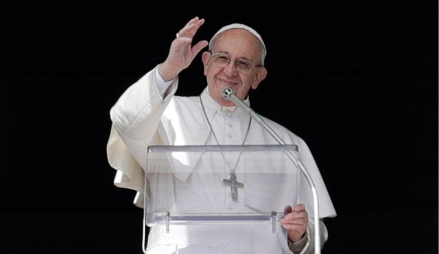 El papa habla sobre celibato, populismo y momentos de vacío. AP