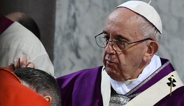 Los estudiosos en asuntos del Vaticano recuerdan que introducir cambios en la Iglesia ha sido siempre una labor lenta y que en dos mil años de historia la institución ha sabido sobrevivir a sus retos, desafíos y contradicciones. AFP