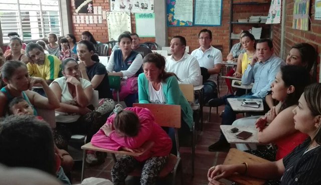 Médicamente, a los estudiantes se les ha diagnosticado ansiedad, nervios y llanto ligero. Los exámenes realizados no explican la causa de los desmayos. No se ha presentado ningún tipo de intoxicación. Luis Alfredo Estévez