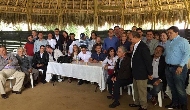 Durante el encuentro con el expresidente Uribe, varios nortesantandereanos interesados en buscar un cupo para las elecciones de 2018 se dejaron ver, entre ellos el exdiputado Francisco Cortés y Ramón José Cabrales. Cortesía