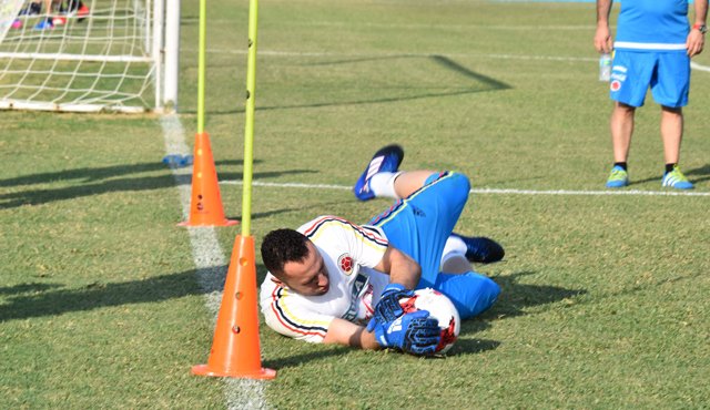 El cancerbero de la selección Colombia David Ospina consideró que el equipo debe y tiene que jugar tranquilo, sin desesperarse, para conseguir el triunfo frente a los bolivianos, que les permita ascender en la tabla de posiciones. Cortesía