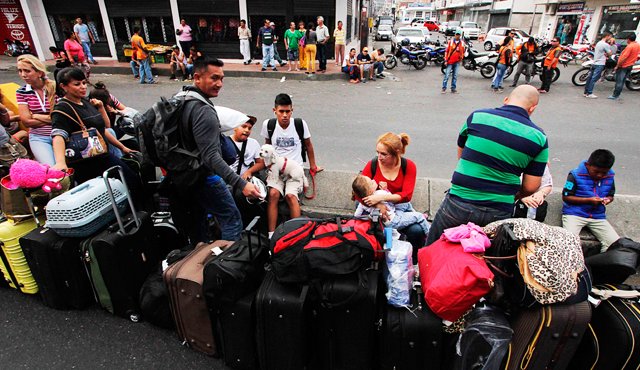 La decisión de establecerse definitivamente en Colombia es, para algunos, la única opción ante las dificultades en Venezuela. Archivo