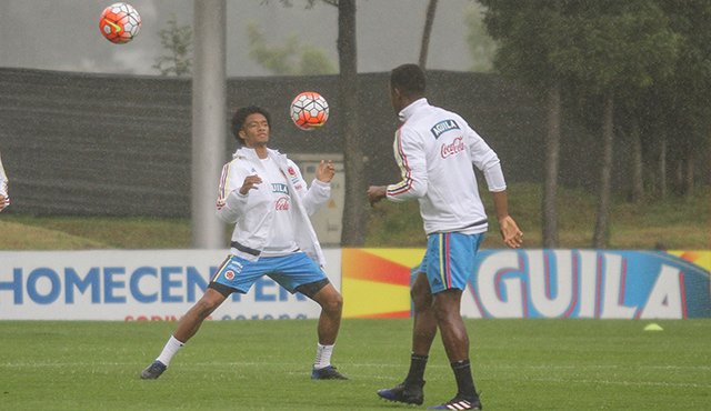 El volante Juan Guillermo Cuadrado es uno de los puntos de lanza de Colombia en la mitad del campo para enfrentar mañana en partido crucial a Ecuador. Colprensa