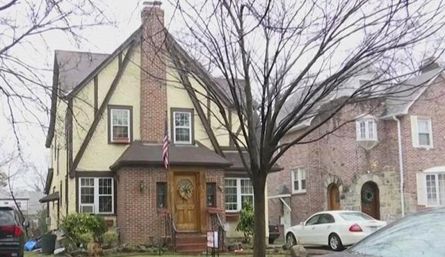 La dirección de la casa construida en 1940 figura en el certificado de nacimiento del presidente republicano de 70 años, que nació el 14 de junio de 1946. Internet