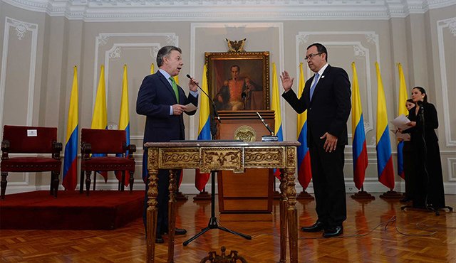Santos aprovechó la posesión del secretario general de la Presidencia, Alfonso Prada Gil, para denunciar la actitud del Centro Democrático de enviar una carta al Congreso de los Estados Unidos contra nuestro país. Colprensa