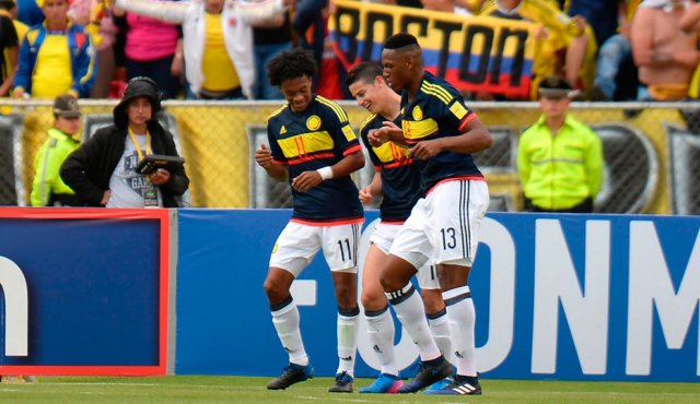 Selección Colombia celebra su segundo gol ante Ecuador. AFP