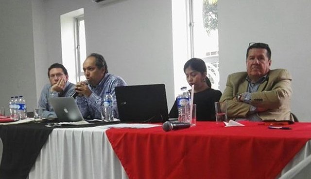 Durante la reunión se conformó una comisión que acompañará a los dirigentes del club en la búsqueda de un diálogo con el gobernador y el alcalde. Cortesía