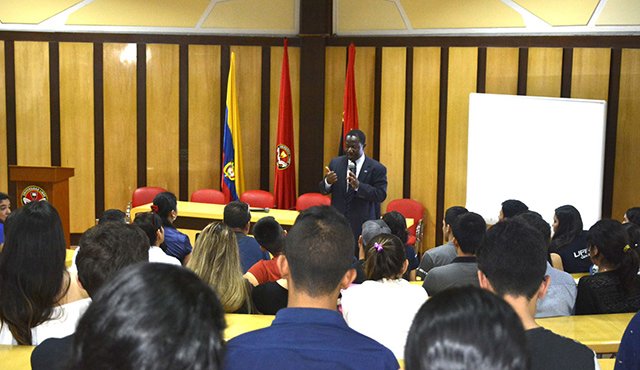 El director ejecutivo del Centro para la paz de la Unesco estuvo en la ciudad. Cortesía