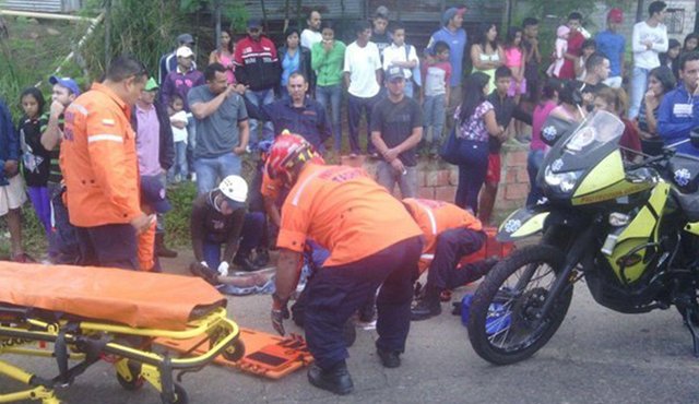 Los dos motociclistas alcanzaron a ser llevados a los centros asistenciales más cercanos pero finalmente murieron. La Nación