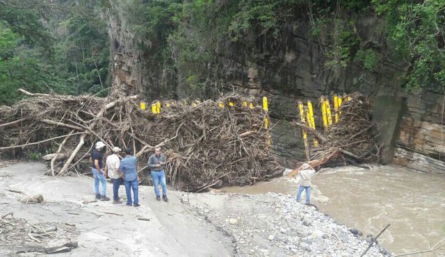 En total, son cuatro las barreras ubicadas a lo largo de la quebrada La Calderera, situada entre Santiago y Gramalote. Cortesía