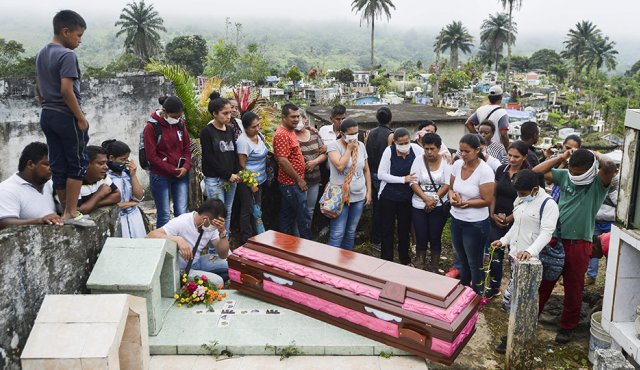 El último balance da cuenta que 2221 personas ya se encuentran alojadas en seis albergues temporales. AFP