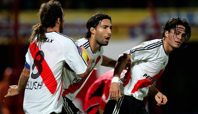 Ernesto Tecla Farias del River Plate celebra su único gol. Archivo La Opinión