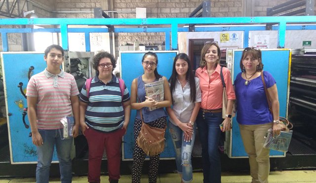 Estudiantes de Comunicación corporativa y relaciones públicas. Giovanny Rojas