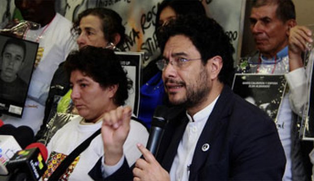 El senador electo Iván Cepeda Internet