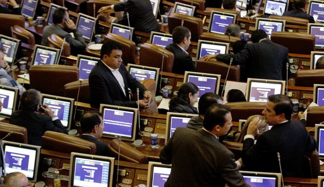 El mecanismo legislativo especial, mediante el cual se están aprobando los proyectos del acuerdo de paz, tiene vigencia hasta el próximo primero de mayo. Colprensa