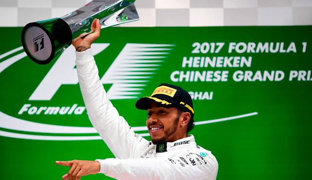 Hamilton le dio el primer triunfo de la temporada a la escudería Mercedes. AFP