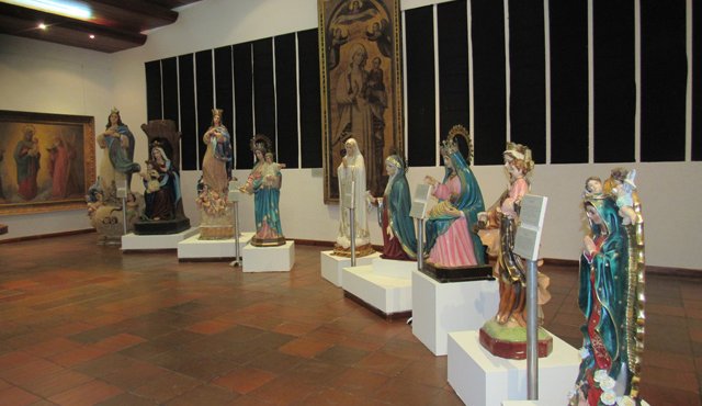 El guía de la exposición, José Luis Ramón, dijo que la muestra es una manera de mostrar la cultura de Pamplona a través del arte religioso. Roberto Ospino