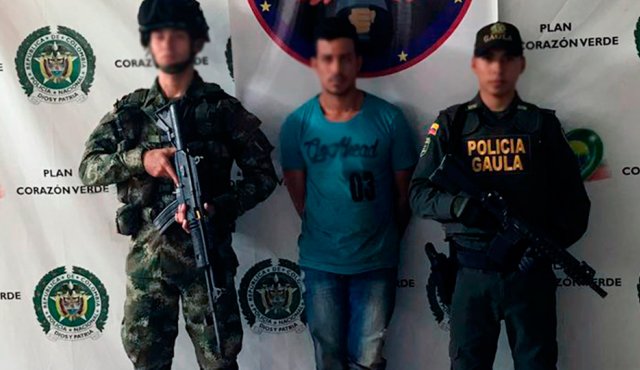 Durante el procedimiento fueron incautados dos revólveres, calibre 38 largo; 40 cartuchos para los mismos y 20 recibos alusivos a la estructura criminal. Colprensa