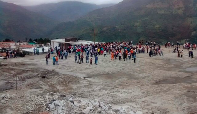 Los pobladores participaron en la procesión, a pesar de no tener aún una iglesia. Cortesía