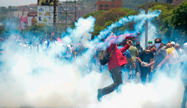Los países, entre esos Colombia, manifiestan además su "profundo pesar y rechazo por la muerte de seis ciudadanos en el marco de las jornadas de protesta". AFP