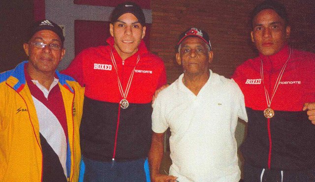 los boxeadores cucuteños Gregorio Hernandez (izqierda) y Harold Stiven Niño, obtuvieron las medallas de plata y bronce en la primera parada del Nacional Élite, clasificatorio a los Juegos Nacionales de 2019. Cortesía
