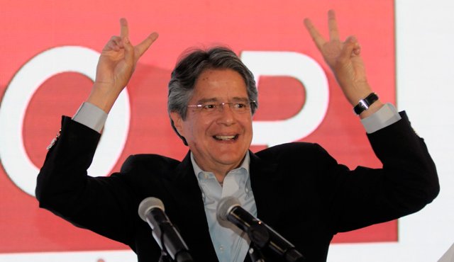 El reportaje del rotativo izquierdista argentino denunciaba que el candidato de derecha a las presidenciales de Ecuador "está asociado a 49 empresas en paraísos fiscales". Archivo