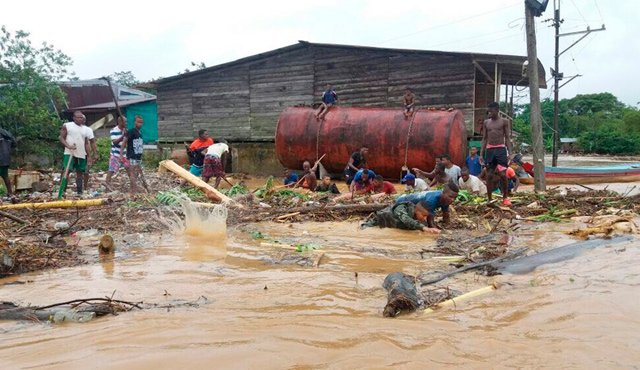 La tendencia de ascenso en los niveles del río Atrato, a la altura de Quibdó, preocupa a las autoridades, no obstante que en las últimas horas ha disminuido el caudal. Cortesía