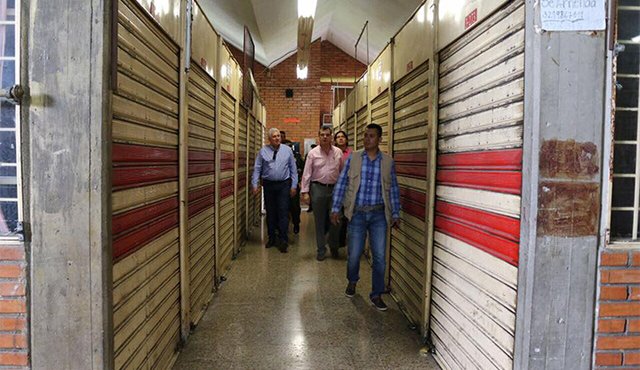 Ropa y calzado ocupan la mayoría de los locales en el centro comercial Oiti. la Alcaldía plantea lleva al lugar secretarías de despacho. Cortesía