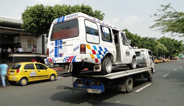 El parque automotor de transporte público, taxi y camiones de carga pesada no avanza. Archivo La Opinión