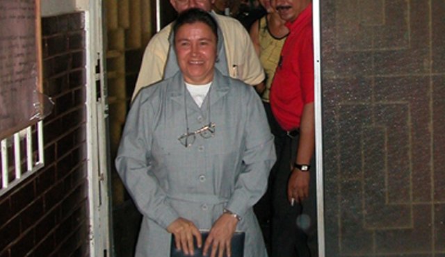13 de mayo de 2004, la monja recuperó finalmente su libertad. Archivo La Opinión