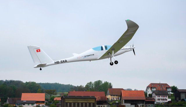 Este es el Solar Impulse, que completó su primer vuelo. AFP